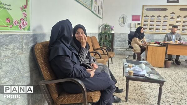  تقدیر از مدیریت دبیرستان دخترانه شهید بصیر با حضور کارشناسان متوسطه اول