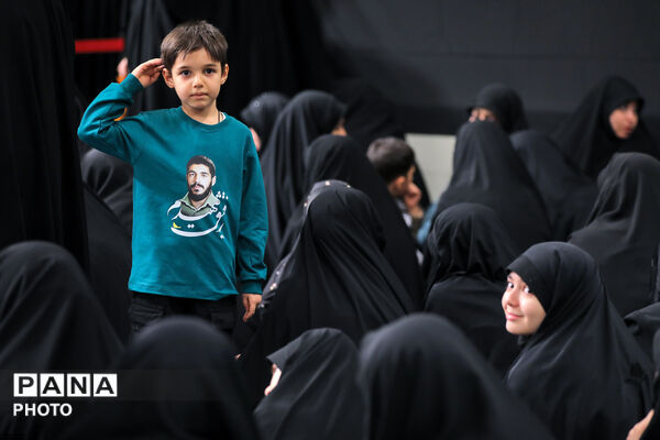 لحظه‌های ماندگار دیدار دانش‌آموزان با رهبر شهید انقلاب