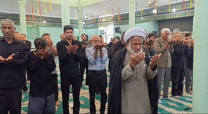 اقامه نماز ظهر عاشورا در شهرستان رودان