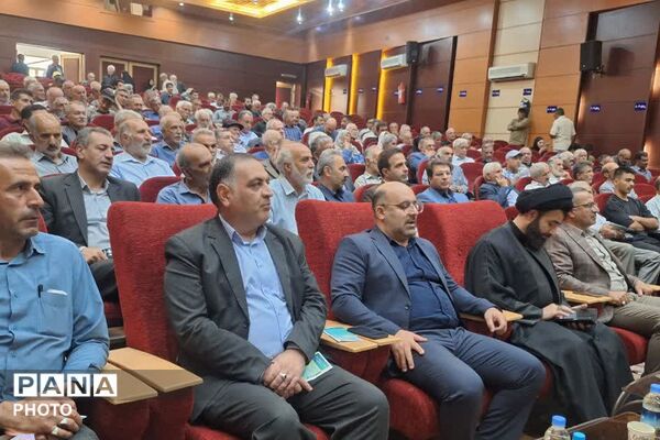  همایش تخصصی باغداران و کشاورزان شهرستان فیروزکوه در سالن شهید آوینی