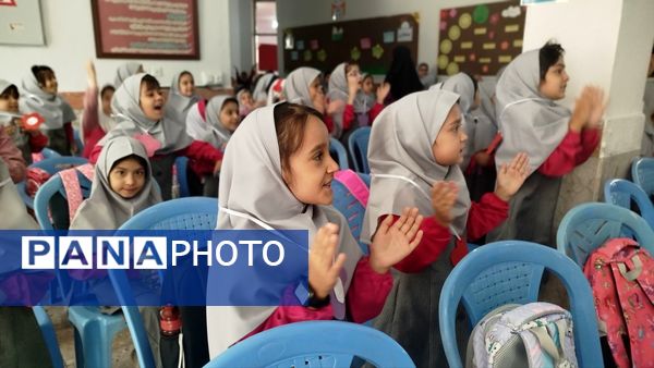 جشن شکوفه ها در دبستان نیایش 