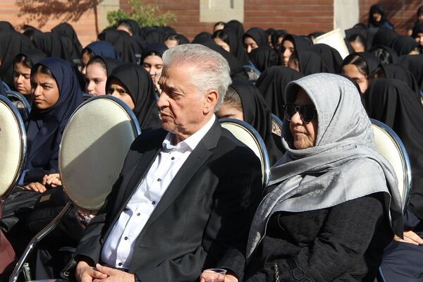 برگزاری جشن مهر محمدی با حضور مسئولان در مدرسه بانو عفت آهنگری ناحیه یک شهرری