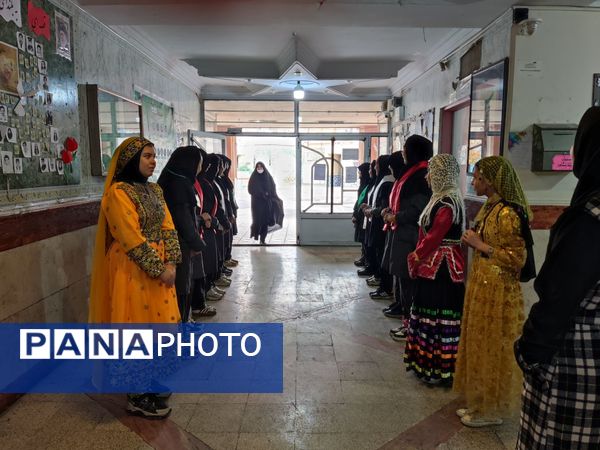 بازدید قطب کشوری مدیران از آموزشگاه شهدای معلم 2 همزمان با برپایی نمایشگاه علمی پژوهشی، انرژی های نوین، ادبیات و ریاضی