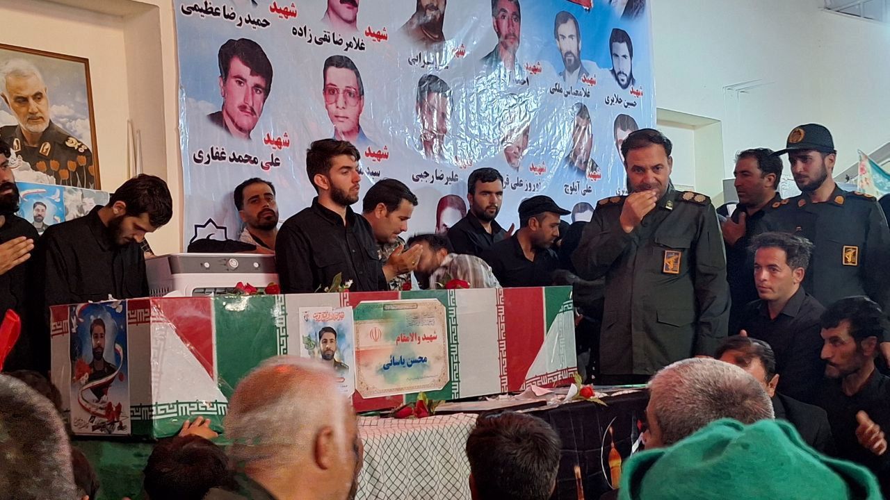 مراسم وداع و خاکسپاری پیکر پاسدار سرافراز اسلام در روستای همت آباد باخرز 