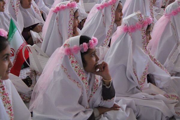 جشن تکلیف دانش‌آموزان دختر شهرستان بن 