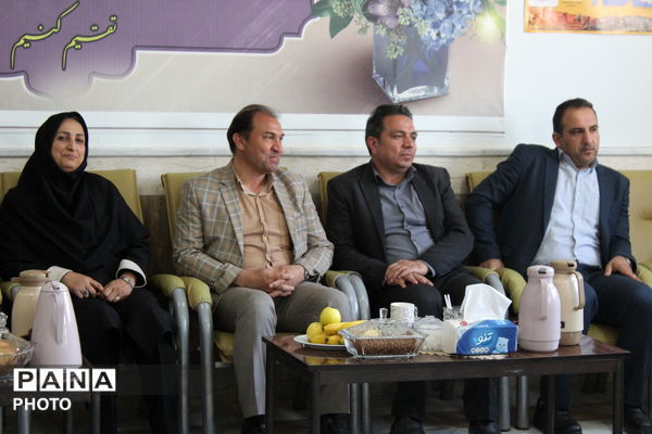 آیین «خاطره‌سازان» در دبیرستان نسیبه با حضور مدیر آموزش و پرورش سملقان