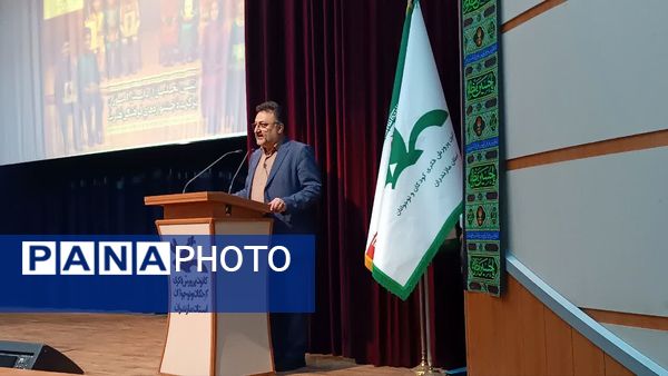 تقدیر از برگزیدگان جشنواره فرهنگی و هنری فردا در ساری 