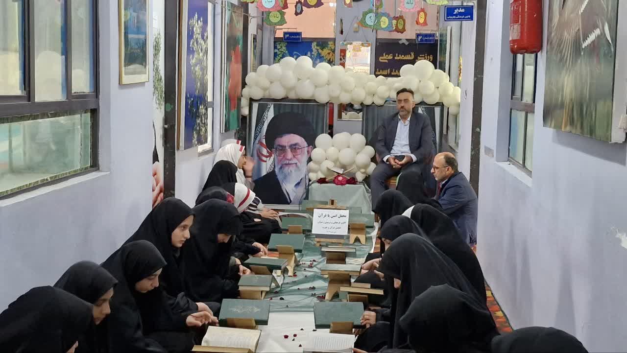 محفل انس با قرآن در کانون فرهنگی‌تربیتی رضوان محمودآباد
