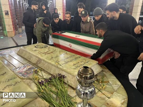 وداع خانواده سه شهید مدافع امنیت در معراج شهدای شهریار