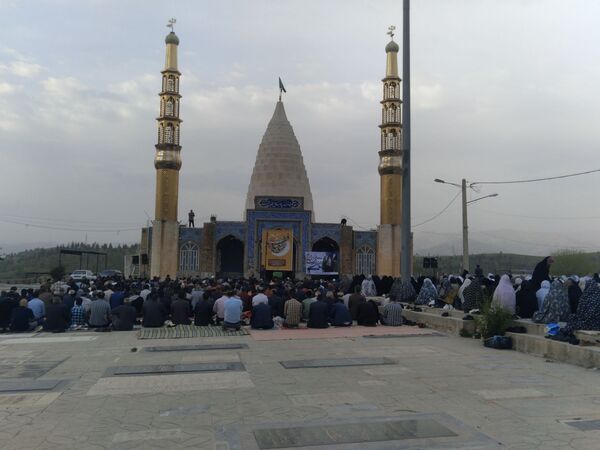نماز عید بندگی، در جوار امامزاده سید صلاح الدین محمد اقامه شد