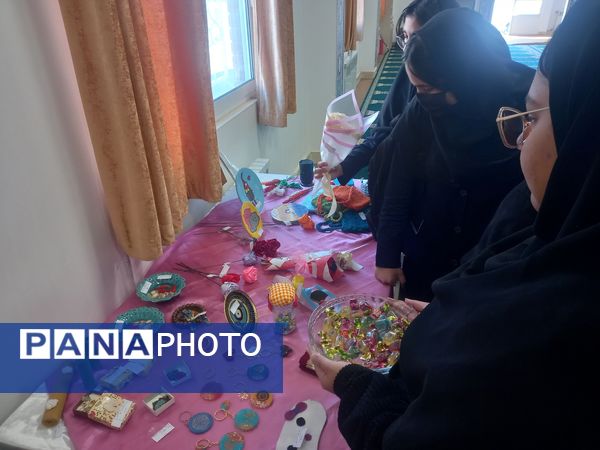 نمایشگاه مدرسه آرمانی هنر آسمانی در دبیرستان فرهنگ مرحوم فخرایی