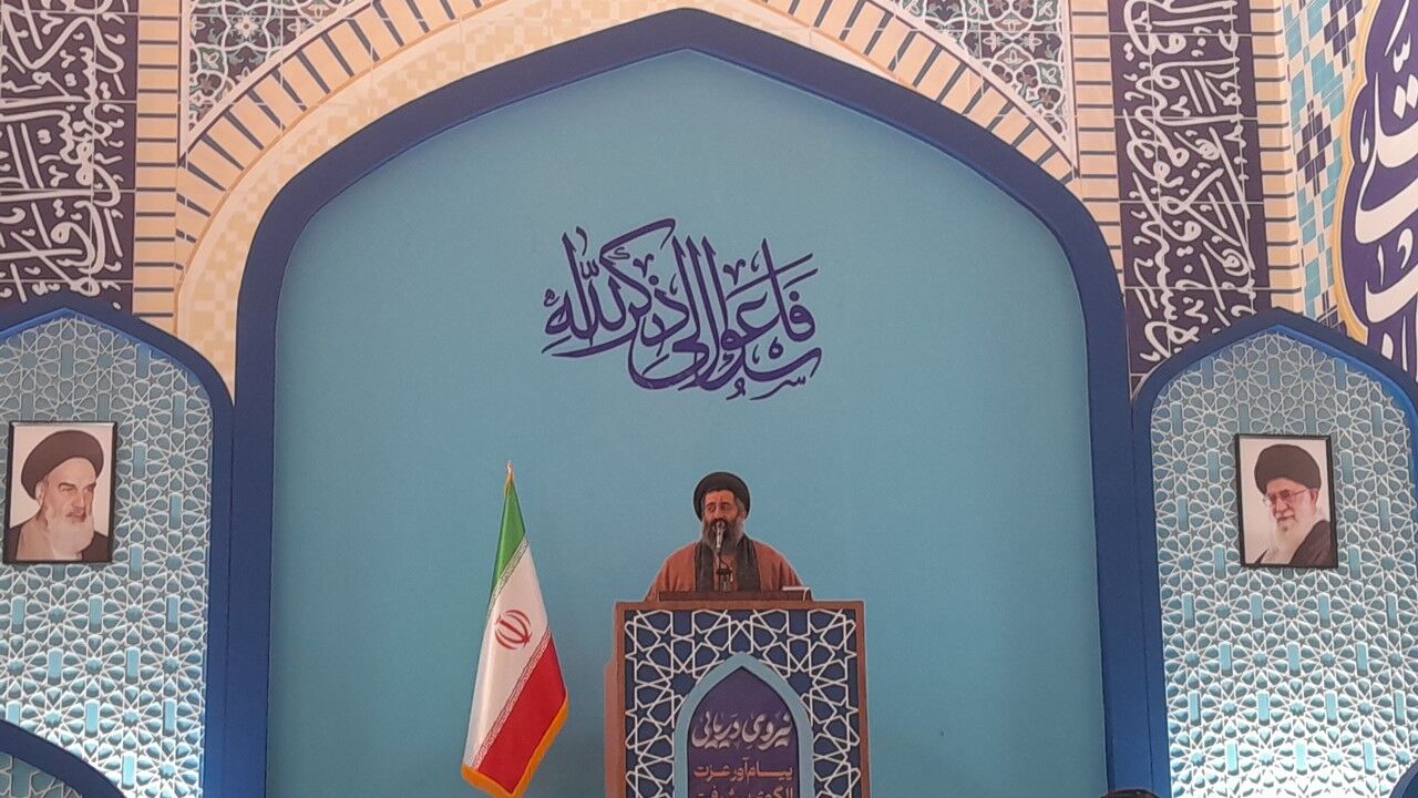اخلاص در عمل؛ کلید قبولی عبادت است