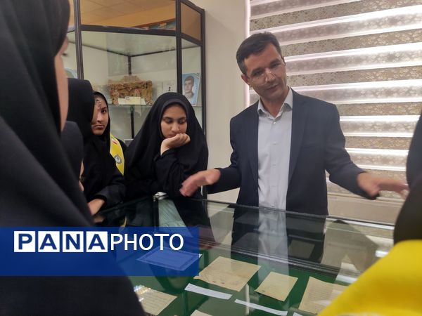 هفته کتاب خوانی در آرامگاه شهید مدرس