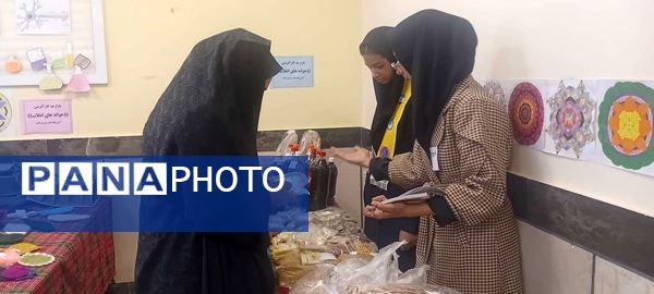 بازدید مدیر و پرسنل دبیرستان مادر مهربان خلیل آباد از بازارچه کار آفرینی