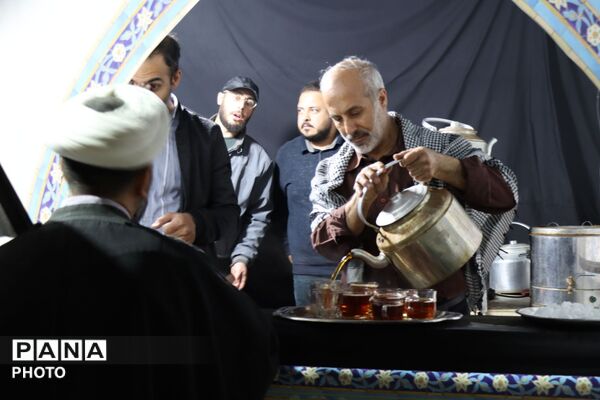 پرچمی که زمین نگذاشتند