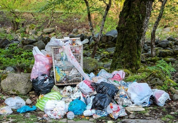 پاکسازی محیط زیست در شهر سورمق با حضور دانش‌آموزان