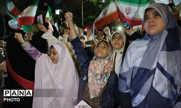 جشن تکلیف دختران در خیابان بیت رهبری در دهه کرامت