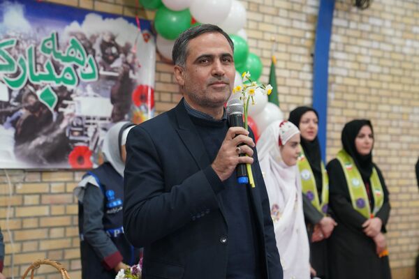 مانور یاوران انقلاب در دبستان دخترانه حاج حسن اصلانی ۲