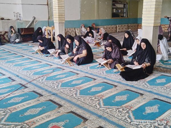 اعتکاف دانش آموزی در مسجد حضرت ابوالفضل(ع) خرم آباد