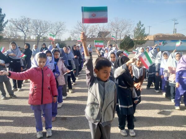 جشن۲۲ بهمن در مدرسه تکتم روستای مهدی آباد خلیل آباد 