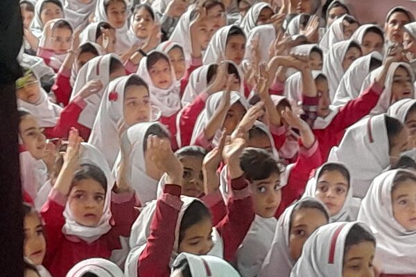 جشن روز معلم در دبستان راهیان نور ناحیه دو شهرری 