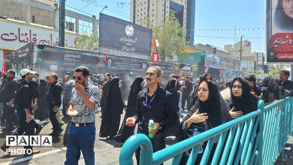 خیابان‌های منتهی به حرم، مملو از زائران رضوی
