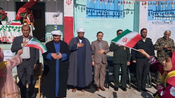 نواخته شدن زنگ انقلاب در دبستان دخترانه ام‌البنین دیشموک