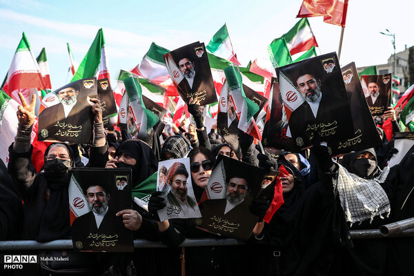 مراسم بیعت با سومین رهبر انقلاب در تهران - 2