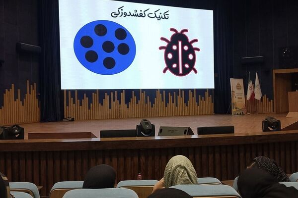 حضور دانش‌آموزان دختر هرمزگانی در همایش بزرگ تحصیلی «یاد نوین»
