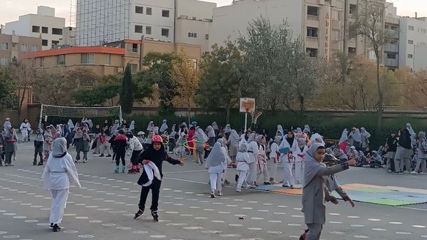 برگزاری المپیاد ورزشی دانش‌آموزان با هدف ترویج نشاط و سلامت در مدرسه پنجم مهر