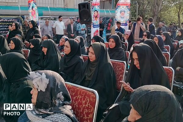 مراسم یادبود آموزگار دبستان نیلوفر رفیعی ناحیه دو شهرری با حضور پیشتازان سازمان دانش‌آموزی 