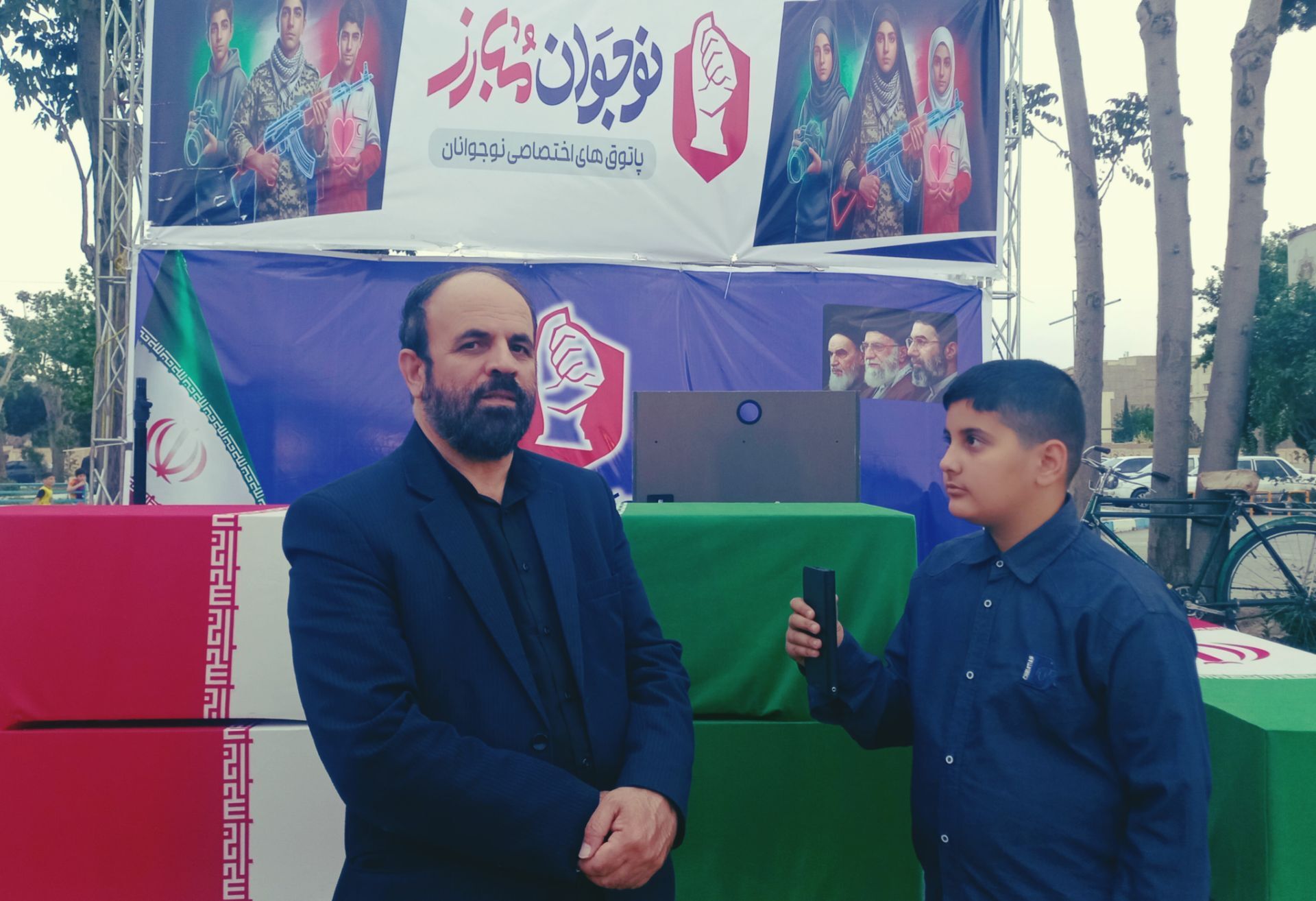 شهدا قله‌های بلند فداکاری و ایمان در تاریخ انقلاب هستند