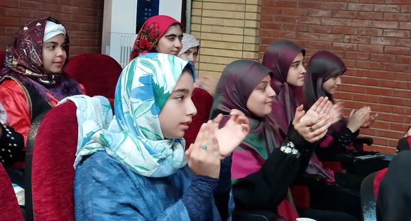 تقدیر از دانش‌آموزان فعال محمدشهری در زمینه‌های فرهنگی و هنری