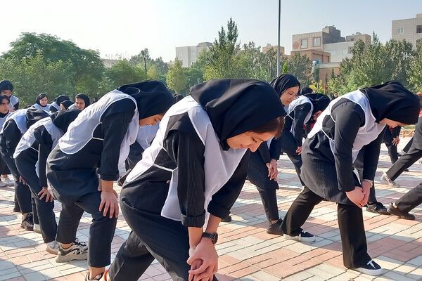 مراسم هفته تربیت‌بدنی در دبیرستان حکمت بهارستان‌۲ 