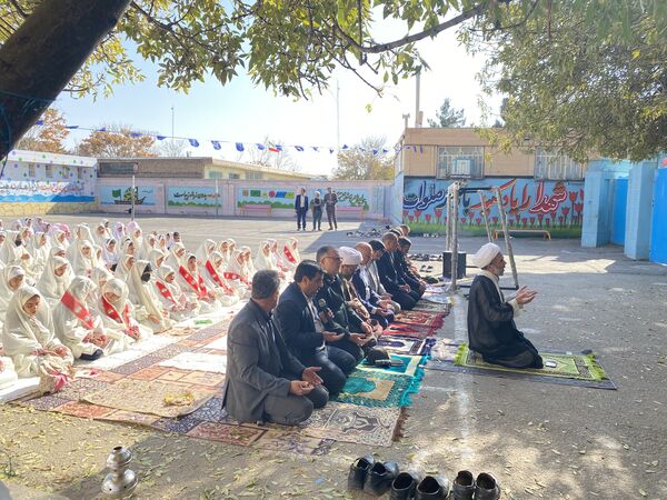 آسمان باخرز به امید رحمت؛ نماز باران با حضور دانش‌آموزان و مسئولان اقامه شد
