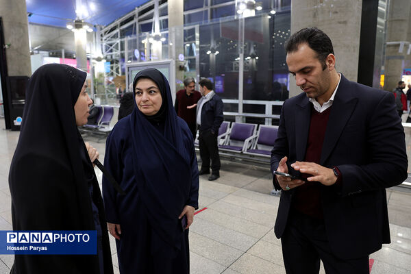 بازگشت طلایی‌پوشان بلندقامت دانش‌آموز ایران با کاپ قهرمانی