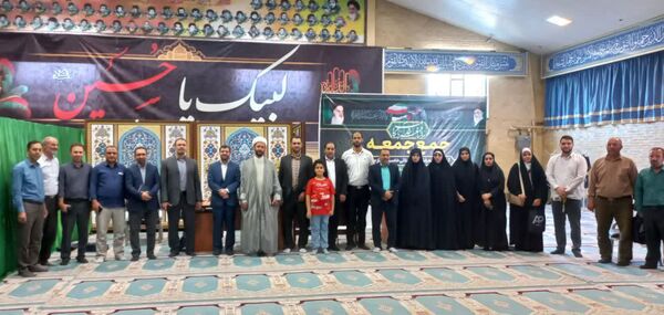 حضور دانش‌آموزان و فرهنگیان در نماز‌ جمعه صفادشت