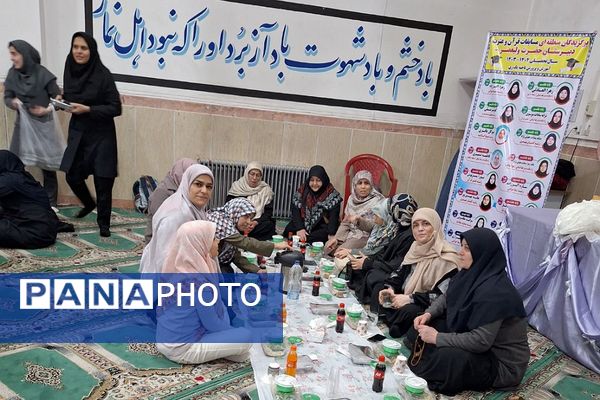 برگزاری مراسم احسان و افطار در دبیرستان حضرت ولیعصر (عج) ری یک 