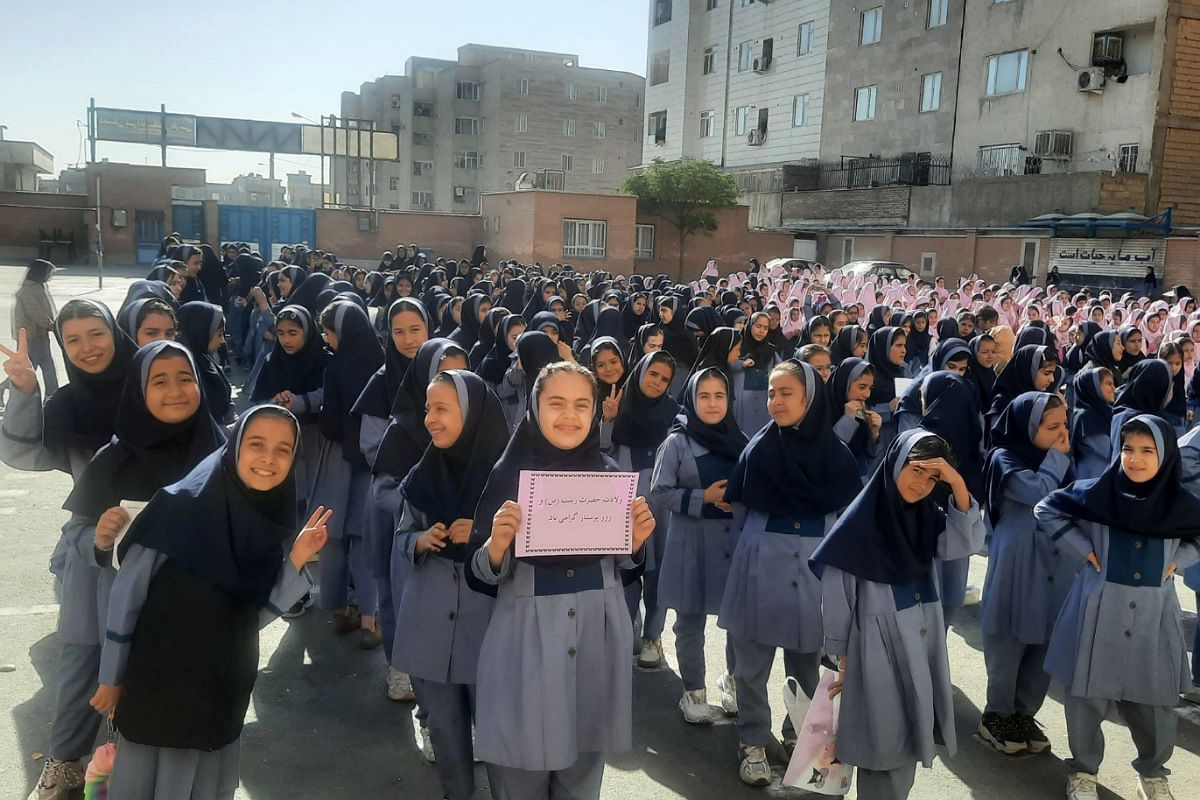  مراسم میلاد حضرت زینب (س)در مدرسه مهرآیین بهارستان دو