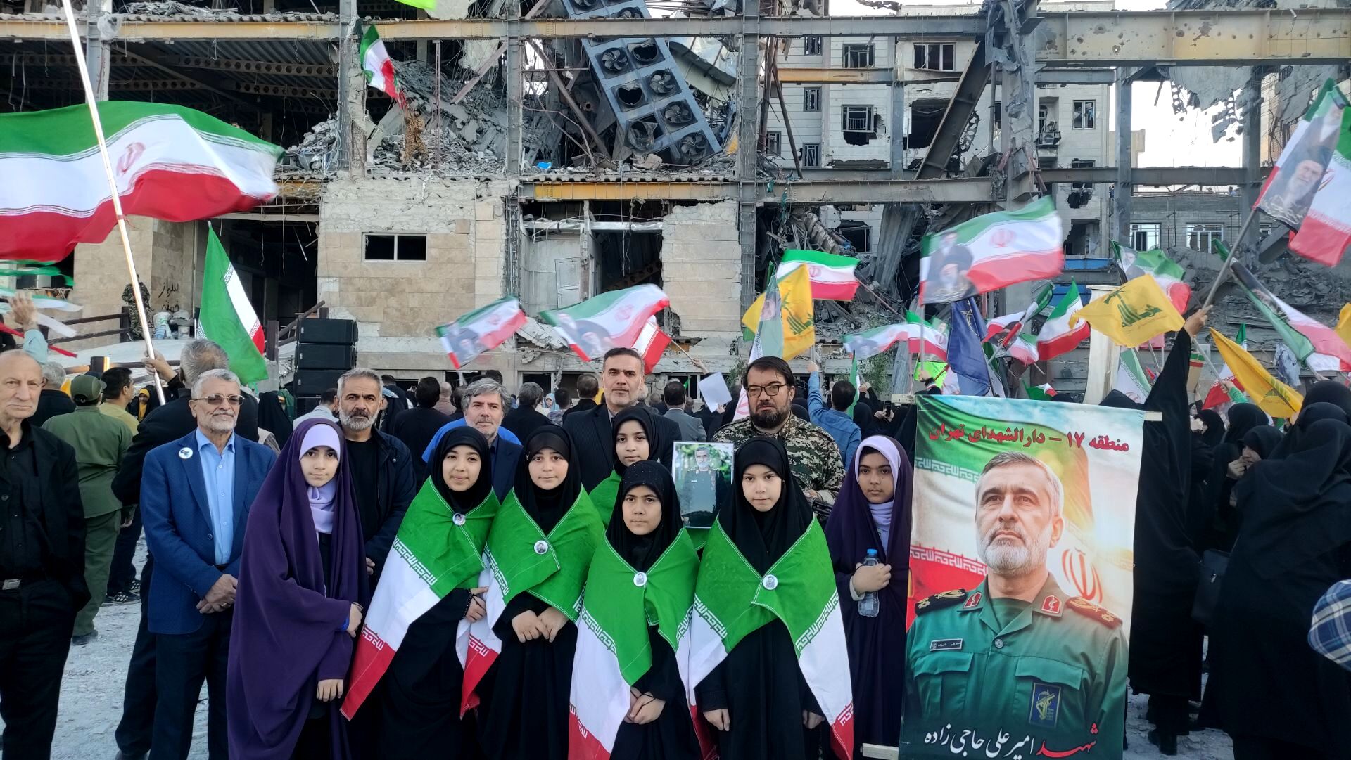 پاسخ پرشور دانش آموزان و بسیجیان به تعرض دشمن در پایگاه سپاه حضرت حبیب بن مظاهر(ع) دارالشهدای تهران