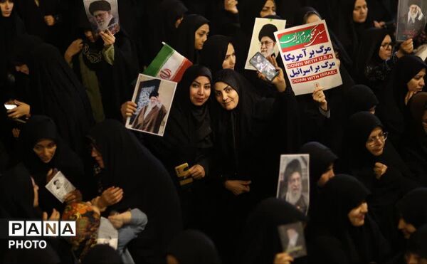 میدان مرکزی شهرستان بردسکن سیاه پوش شد
