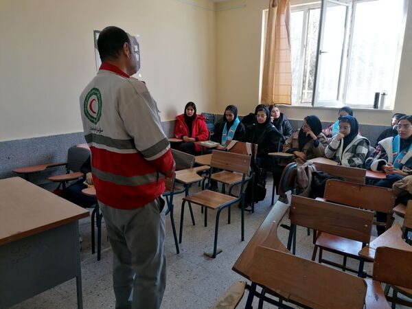 نواختن زنگ زلزله در دبیرستان کوشش شهرستان فاروج 