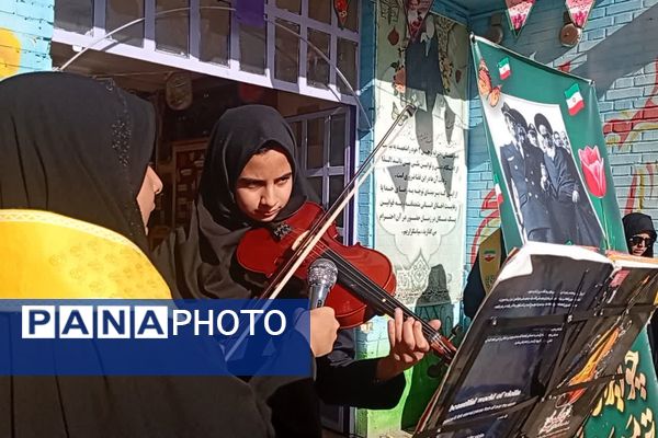 نمایشگاه بسته «ایرانمون» در دبیرستان نرجس یک