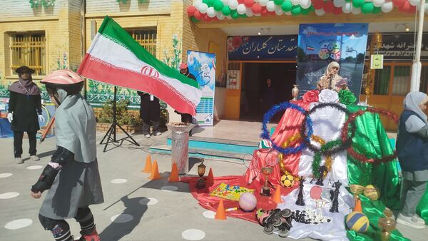 مشعل المپیاد ورزشی ناحیه ۷ در دبستان شهدای راه آهن روشن شد