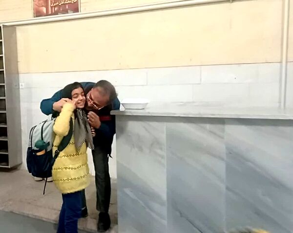 استقبال خانواده‌های یزدی از فرزندان معتکف در پایان سه روز بندگی