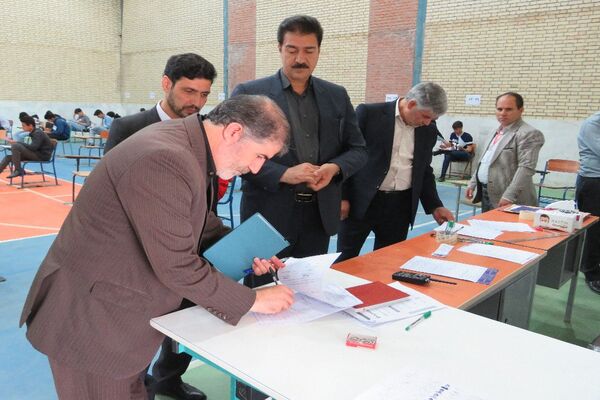 بازدید ستادی از حوزه‌های برگزاری امتحانات نهایی در شهرستان فاروج 