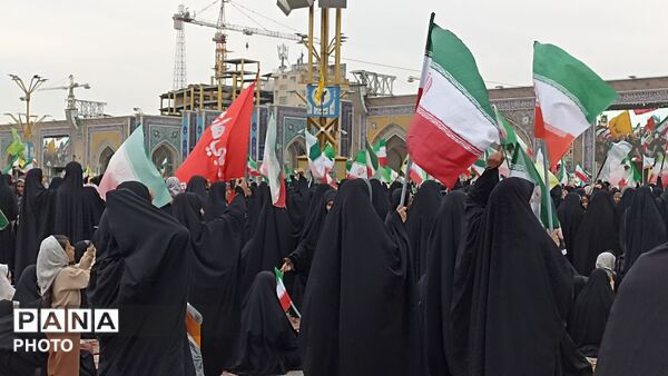 چهل هزار نوجوان بامشتهای گره کرده
