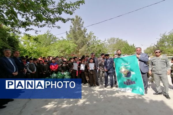 حضور دانش‌آموزان پیشتاز دبستان شهید شوشتری در کوهستان پارک شهرستان فاروج