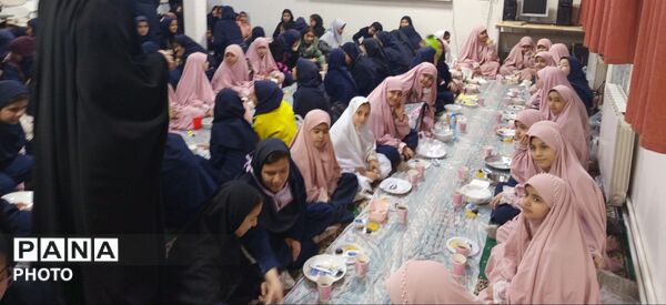 افطار در مدرسه دخترانه مهندس رحمانی فرد