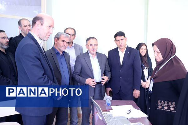 بازدید معاون حقوقی و امور مجلس وزیر آموزش و پرورش از حوزه ارزیابی پذیرفته شدگان کیفیت‌بخشی در آموزشگاه عفتیه تبریز